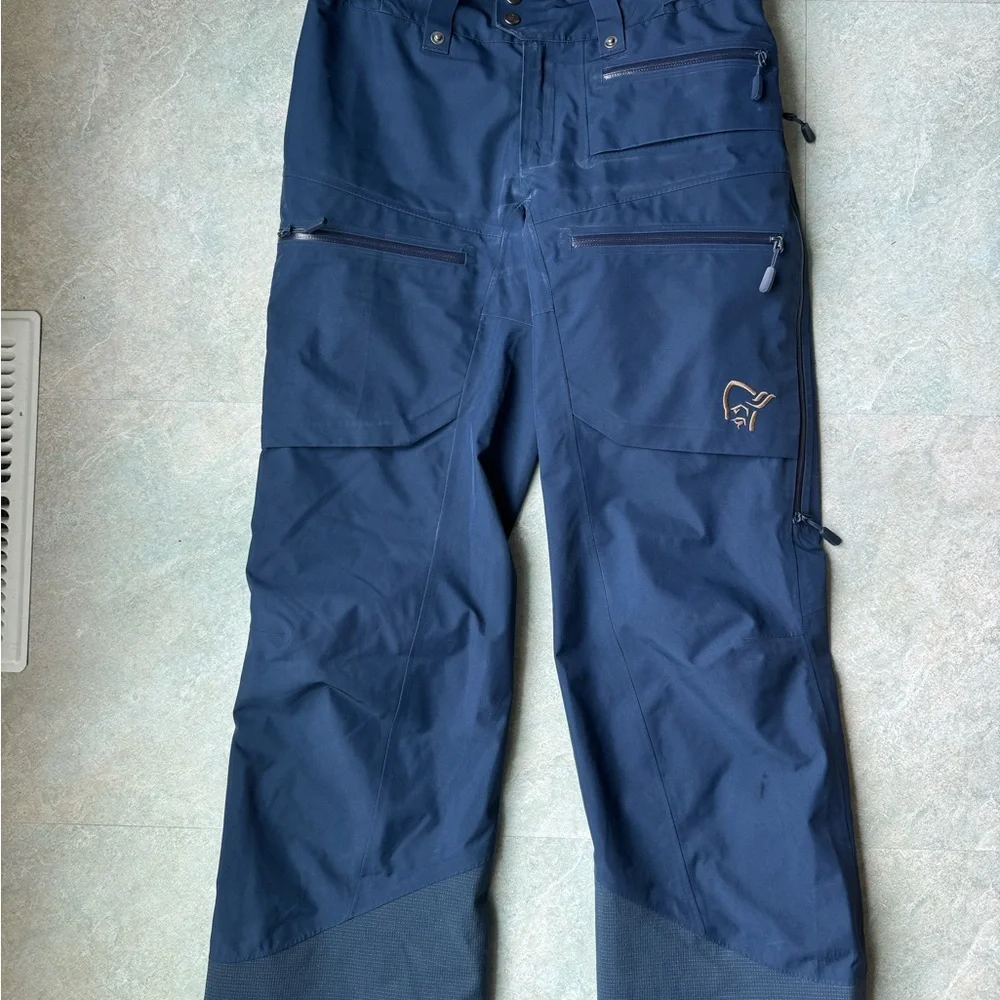 Norrona Lofoten Insulated Gore-Tex Ski Pants - Picture 2 of 9